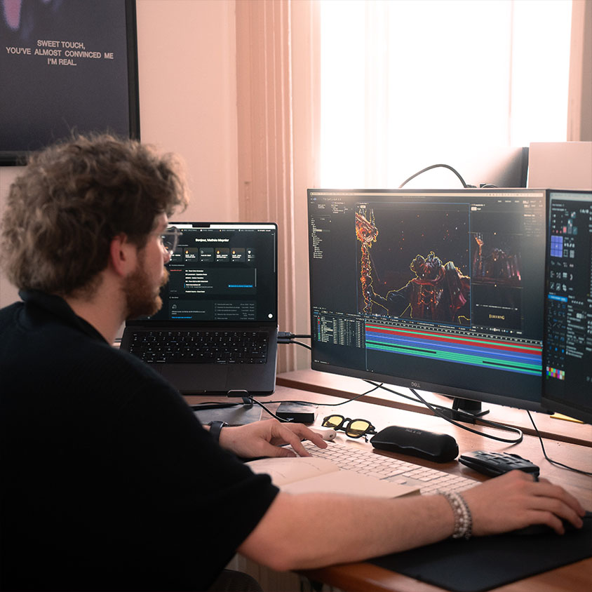 L'équipe Brice&Vince travaillant un motion design sur After Effects pour le jeu-vidéo Elden Ring